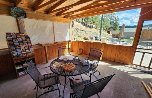 Hill City Cabin | Part of Allen Gulch Cabins. Minutes to Mt. Rushmore, Crazy Horse, Custer, trails