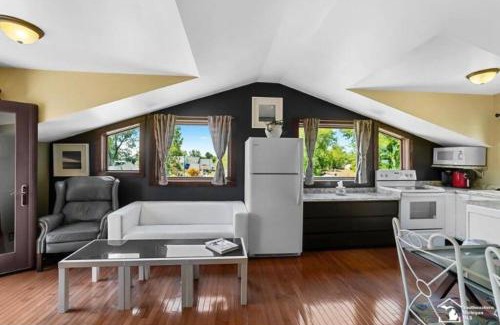 Luna Pier Villa | Part of Mini-Mansion, private, 3 story Lake Erie views