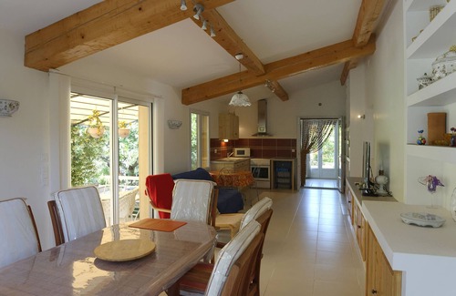 Lorgues Apartment | part of villa on the ground floor next to a vineyard