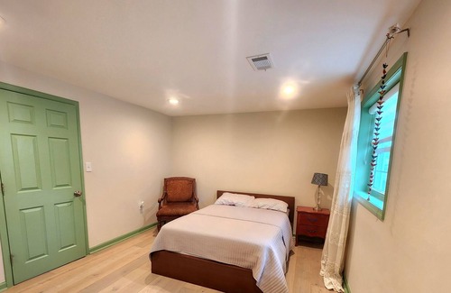 Mount Vernon House | Partial Basement with private kitchen, Bathroom , washer Dryer & walk-in closet!