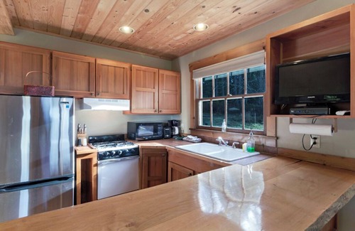 Eastsound Cabin | Partial View Cabin w/Hot Tub - 2 min walk to west-facing beach!
