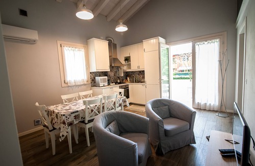 Oriago House | "Particolari del Brenta" - Daniela accommodation - Comfortable house with garden in Venice