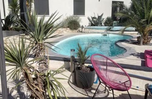 Villeneuve Apartment | Partie de villa moderne avec acces piscine