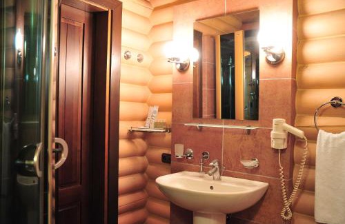 Romankiv Hotel | Partizan BeerLogovo Hotel