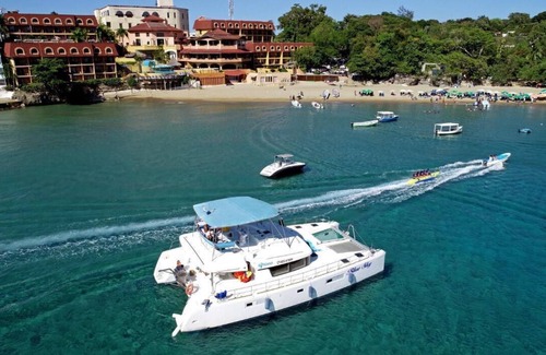 Los Cerros Boat Rental | Party boat catamaran