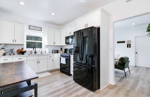 North Central House | Pasadena Home - Near JPL/Rose Bowl/CalTech/PCC