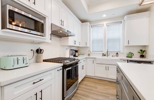 Lamanda Park House | Pasadena Home- Walking Dist. to Rose Bowl Parade