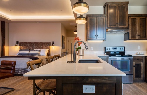 Paso Robles Apartment | Paso Park Suite 202-Gracious Suite Living Above Downtown Paso Robles!