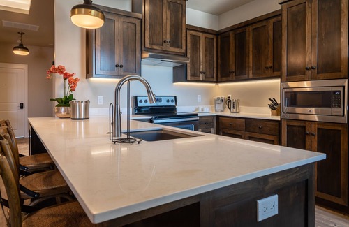 Paso Robles Apartment | Paso Park Suite 202-Gracious Suite Living Above Downtown Paso Robles!