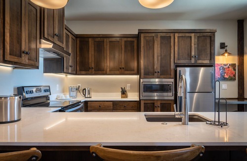 Paso Robles Apartment | Paso Park Suite 202-Gracious Suite Living Above Downtown Paso Robles!