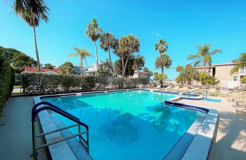 Pass-a-Grille Apartment | Pass-a-grille; Camelot-By-The-Sea Timeshare Week 1; Jan 6th to 13th, 2024