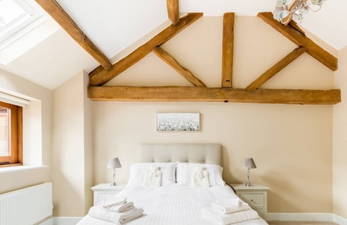 Ardens Grafton House | Pass the Keys | Spacious Country Cottage Hot Tub