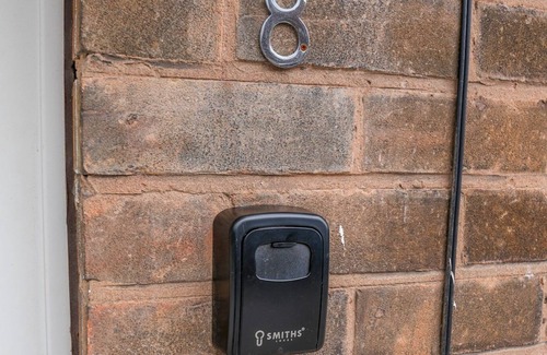 Sutton-in-Ashfield House | Pass the Keys | Beautiful 6 Guest Home with free parking