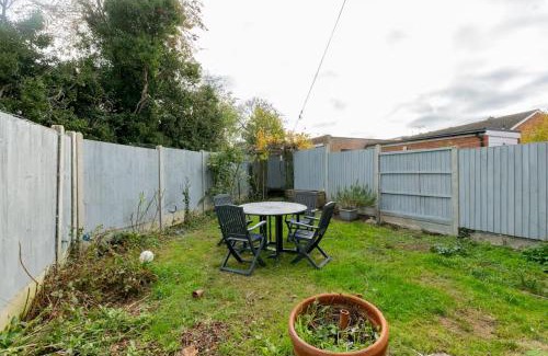 Chelmsford House | Pass the Keys 3-Bedroom Home in Chelmsford Sleeps 7