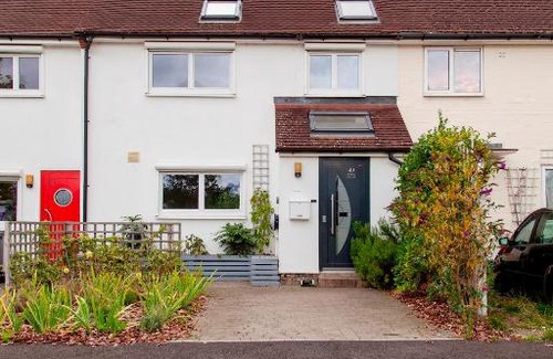 Trumpington House | Pass the Keys 49 Byron Square Modern and Spacious 3 Bed Home with Free Parking