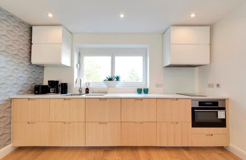 Trumpington House | Pass the Keys 49 Byron Square Modern and Spacious 3 Bed Home with Free Parking