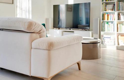Trumpington House | Pass the Keys 53 Austin Drive · Modern Townhouse near Addenbrookes Own Parking