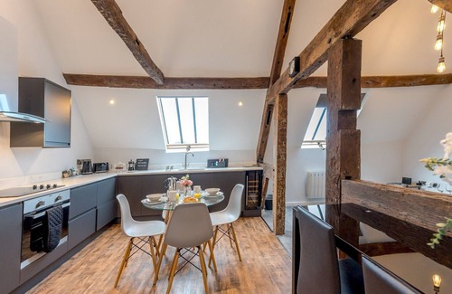 Shrewsbury Apartment | Pass the Keys | 5C Charming Town Centre Apartment With Roof Top Views