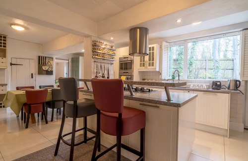 Giltbrook House | Pass the Keys | Amazing Guest Cottage in Nottingham with Parking!