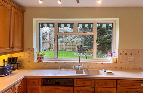 Beaconsfield House | Pass the Keys | Beaconsfield Peaceful Bungalow