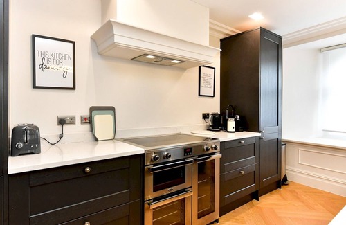 Butetown Apartment | Pass the Keys | Beautiful 2 Bed Apartment with Parking in the Bay