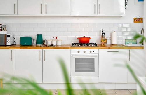 Mumbles House | Pass the Keys | Beautifully Renovated Mumbles Home with Parking