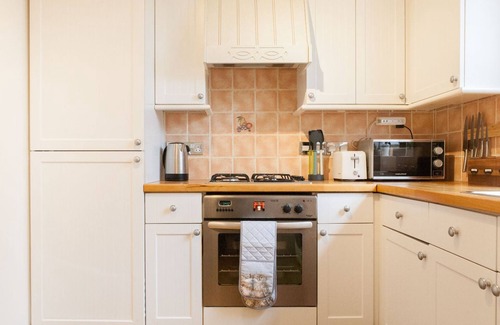 Vassall Apartment | Pass the Keys | Beautiful 2BR Apt, private garden