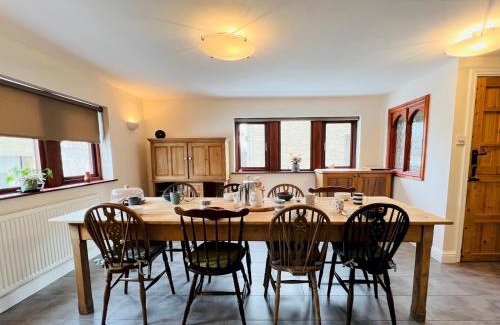 Birch Vale House | Pass the Keys Birch Hall Characterful Cottage Sleeps 8 & Pets
