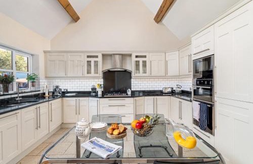 Lacey Green House | Pass the Keys Bradenham Barn in The Chiltern Hills