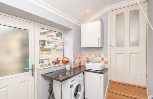 Adel House | Pass the Keys | Breathtaking view Family home Leeds