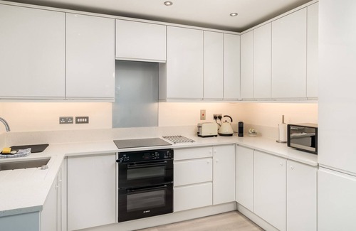 High Wycombe Apartment | Pass the Keys | Central and Modern 2 Bed Flat 6ppl