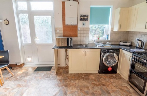 Bramcote House | Pass the Keys | Central 2 bedroom home in Beeston