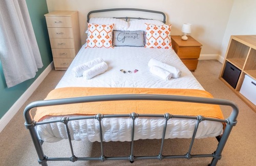 Bramcote House | Pass the Keys | Central 2 bedroom home in Beeston