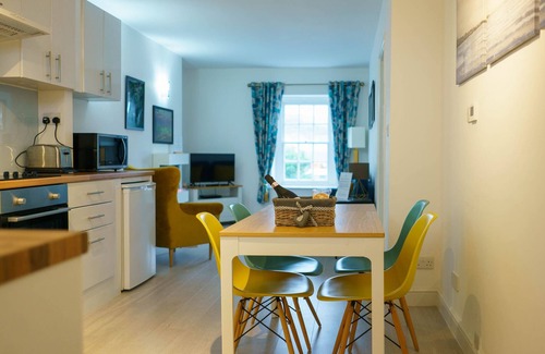 Aberaeron Apartment | Pass the Keys | Central Aberaeron- Cosy 2 bed flat | Sleeping 4
