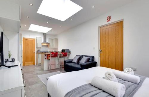 Mill Road House | Pass the Keys Central Modern Cabin on Mill Road