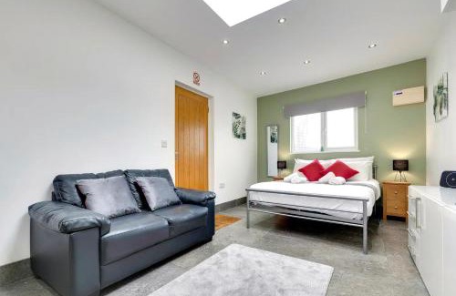 Mill Road House | Pass the Keys Central Modern Cabin on Mill Road