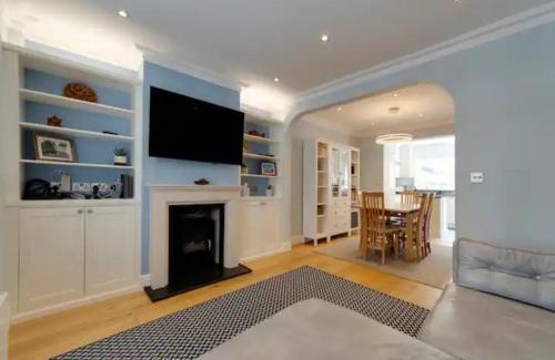 Cambridge City Centre House | Pass the Keys Centrally located modern and spacious 3 Bed terrace