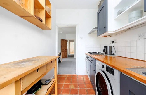 Leyton Apartment | Pass the Keys | Centrally Located Stylish Flat