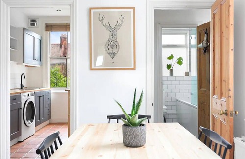 Leyton Apartment | Pass the Keys | Centrally Located Stylish Flat