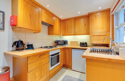 Cambridge House | Pass the Keys | Charming Cottage in the City Centre | Free Parking
