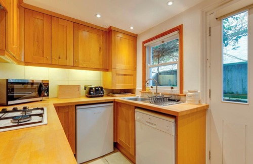 Cambridge House | Pass the Keys | Charming Cottage in the City Centre | Free Parking