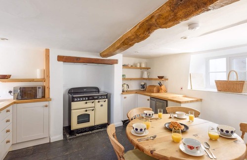 Bloxham House | Pass the Keys | Charming 16th Century Cottage in Central Bloxham