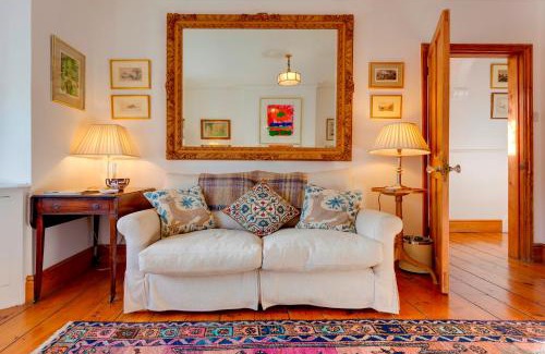 Cambridge House | Pass the Keys Charming Cottage in the City Centre Free Parking