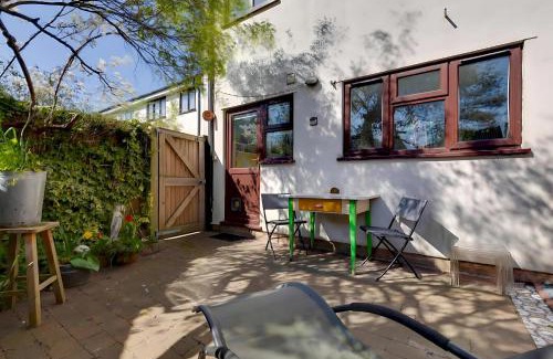 Cherry Hinton Apartment | Pass the Keys Charming Ground Floor Flat with Free Parking