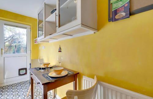 Cherry Hinton Apartment | Pass the Keys Charming Ground Floor Flat with Free Parking