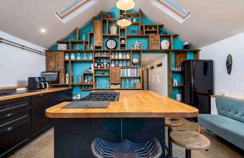 South Leigh House | Pass the Keys | Charming Pet-Friendly Family Cottage in Eynsham