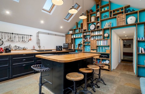 South Leigh House | Pass the Keys | Charming Pet-Friendly Family Cottage in Eynsham