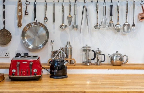 South Leigh House | Pass the Keys | Charming Pet-Friendly Family Cottage in Eynsham