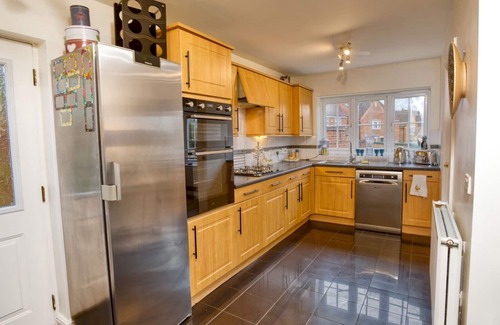 Lincoln House | Pass the Keys | Charming Getaway Near Central Lincoln