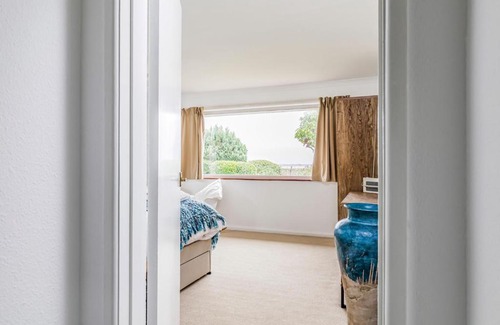 Emsworth House | Pass the Keys Charming Harbourside Cottage